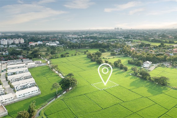 Foto: Grundstück mit Marker